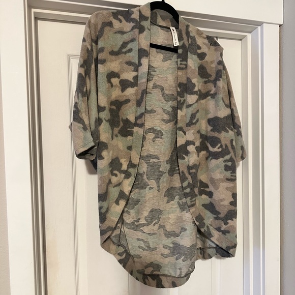 CAMO SHORT SLEEVE CARDIGAN BY VANILLA BAY c - Picture 1 of 3